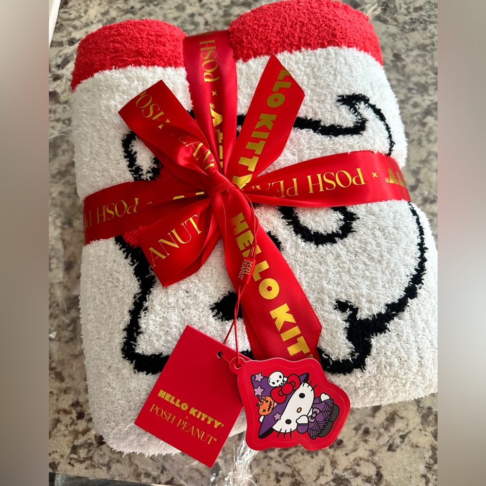 NWT posh peanut HK hello kitty blanket luxe